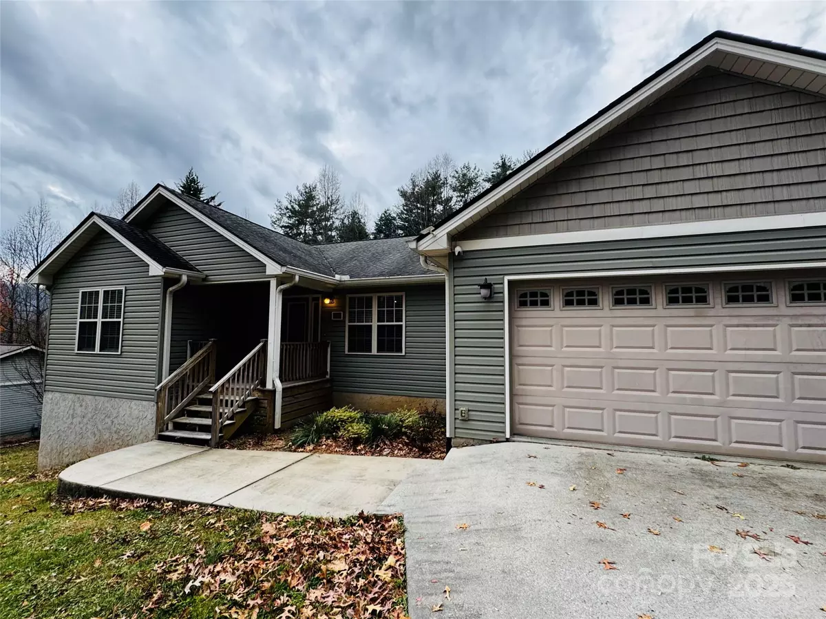 Hendersonville, NC 28739,103 Redden RD