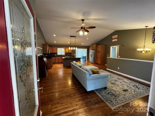 Hendersonville, NC 28739,103 Redden RD