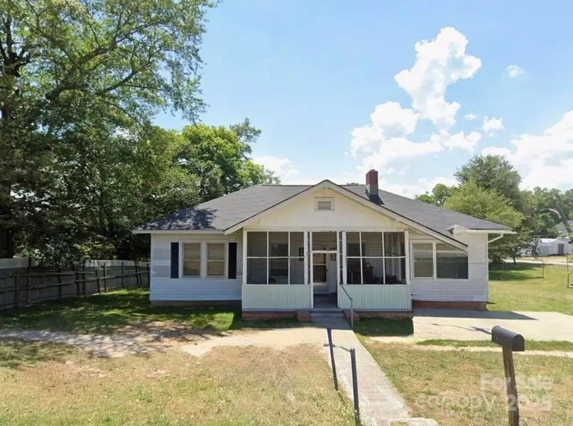 8 Maple ST, Great Falls, SC 29055