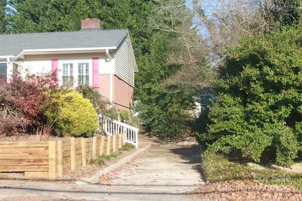 Rutherfordton, NC 28139,284 Maple ST