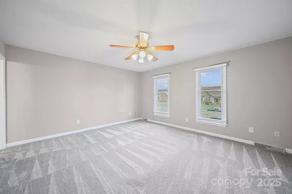 Harrisburg, NC 28075,3023 Tradd DR