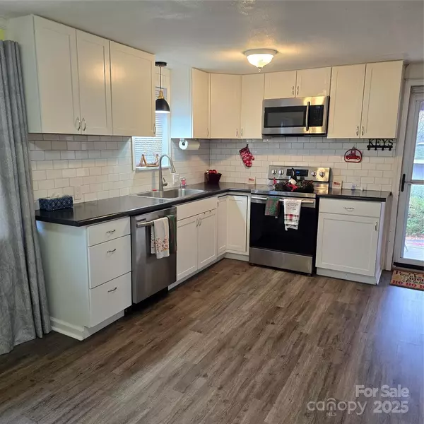 Albemarle, NC 28001,1196 Carolyn DR