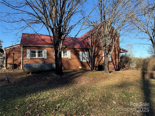 Marion, NC 28752,6496 US 221S HWY