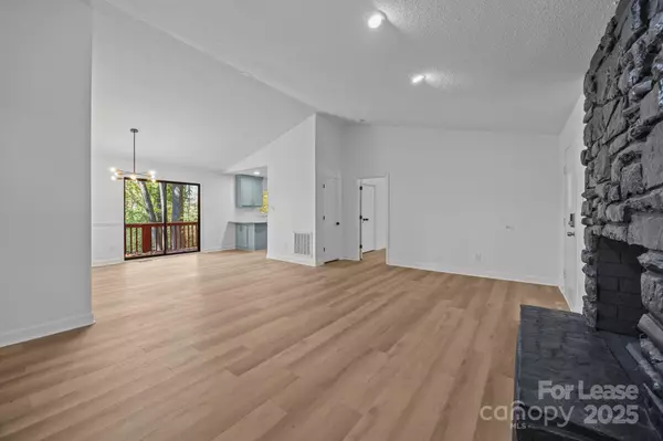 Charlotte, NC 28213,6227 King George DR