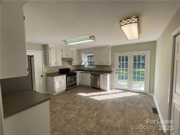 Maiden, NC 28650,2474 Oak Valley LN