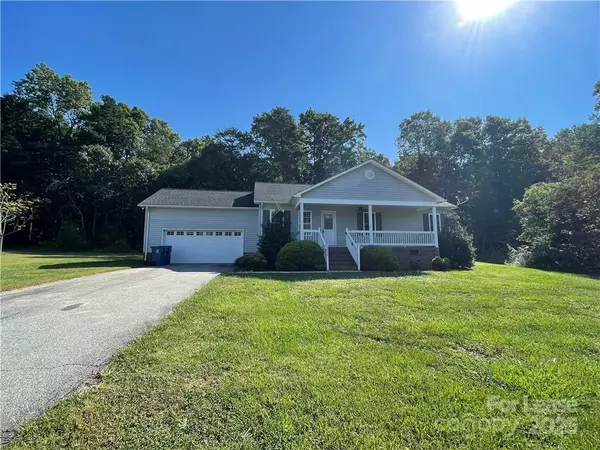 2474 Oak Valley LN, Maiden, NC 28650