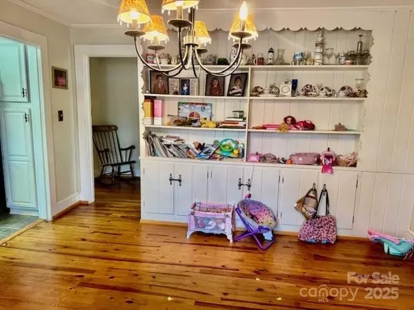 Lenoir, NC 28645,1003 Pennton AVE SW