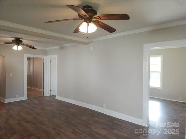 Statesville, NC 28677,1033 4th ST