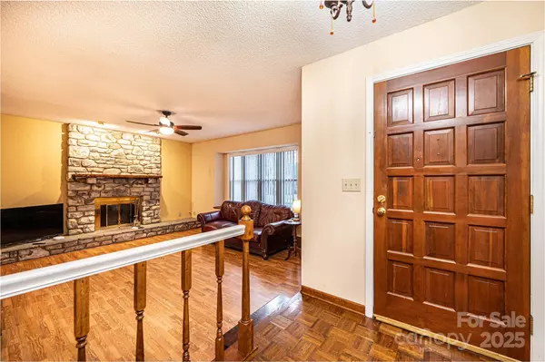 Hickory, NC 28601,3250 15th ST NE