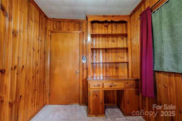 Shelby, NC 28150,649 E Sanders RD