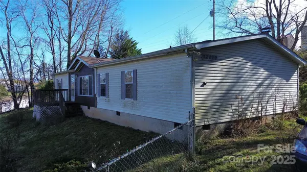 21 Crosswinds DR, Leicester, NC 28748