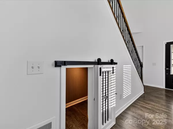 Charlotte, NC 28210,2568 Royal York AVE