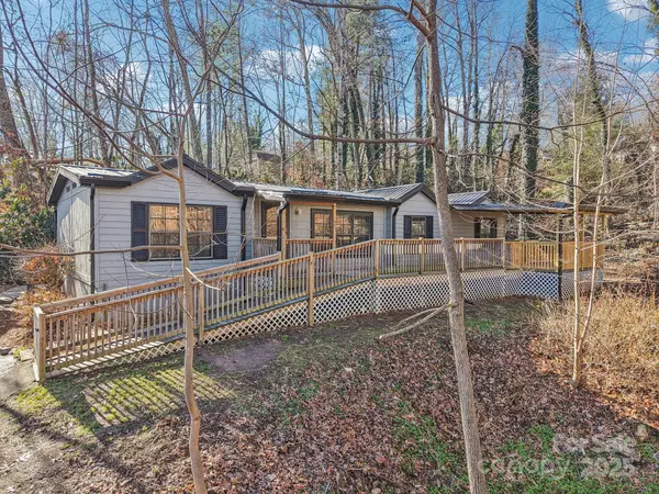 53 Woodscape DR, Mills River, NC 28759