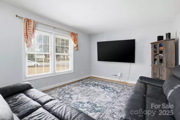 Charlotte, NC 28269,4417 Oak DR