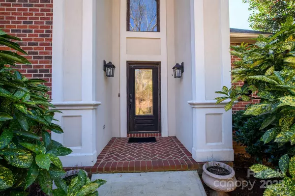 Hickory, NC 28601,121 Pleasant Pointe DR