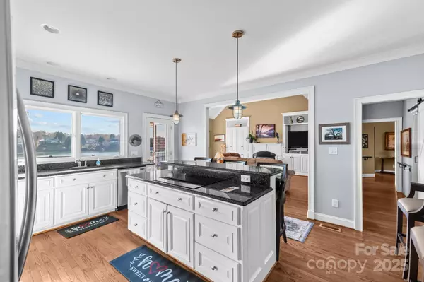 Hickory, NC 28601,121 Pleasant Pointe DR