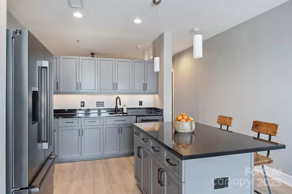 Charlotte, NC 28202,333 W Trade ST #1903