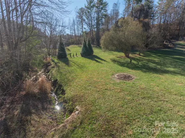 Weaverville, NC 28787,16 Southwood DR