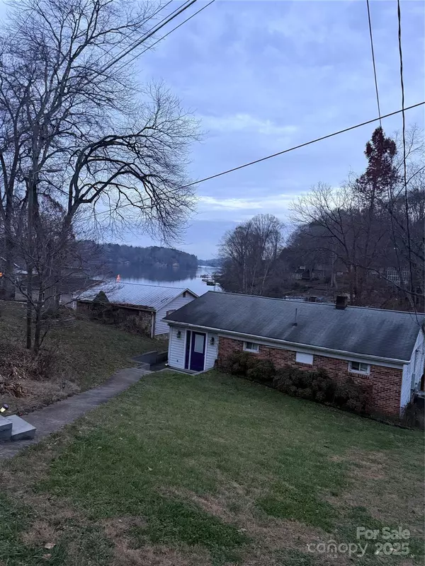 4327 Son Lawing DR, Claremont, NC 28610