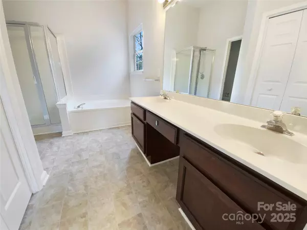 Charlotte, NC 28269,5219 Hedgecrest PL