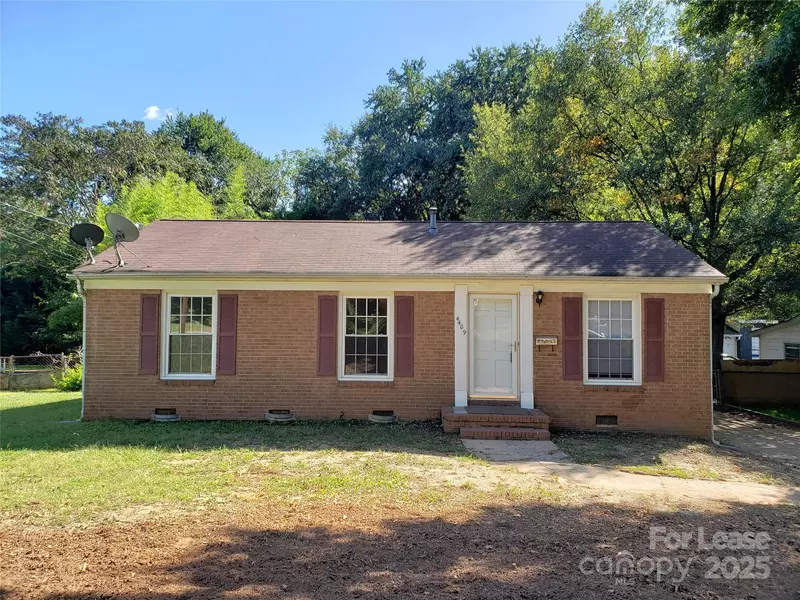 4409 Brooktree DR, Charlotte, NC 28208