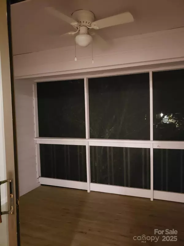 Hendersonville, NC 28739,33 Lake DR #G-8