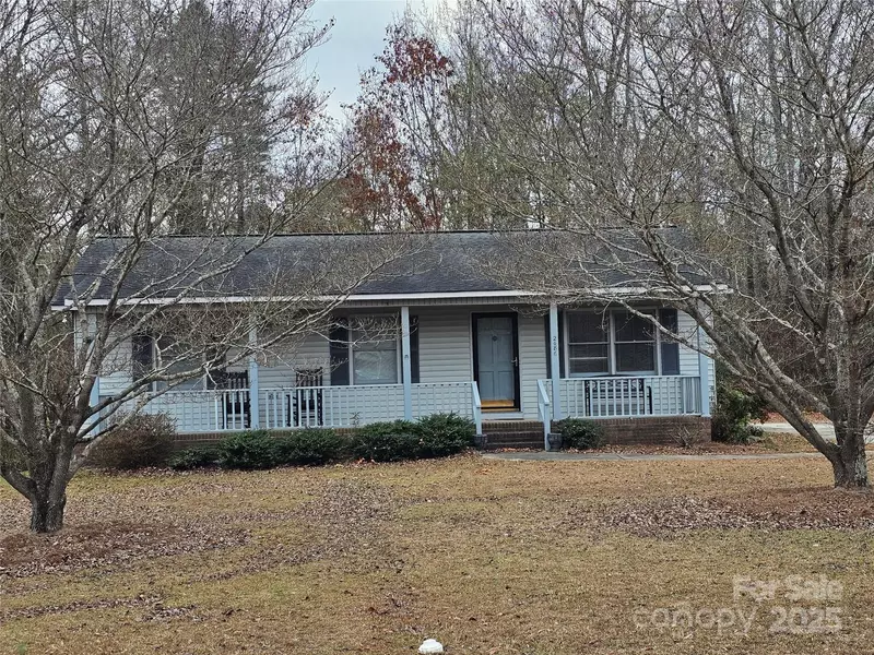 2486 Oxford CIR, Lancaster, SC 29720