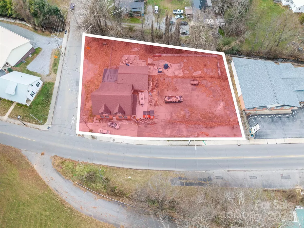 Waynesville, NC 28786,595 N Main ST