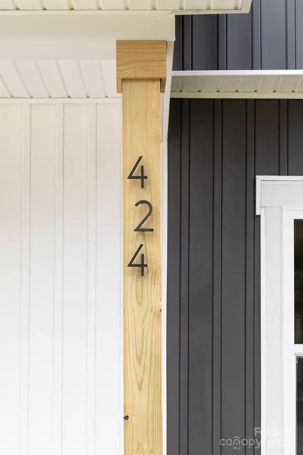 Shelby, NC 28150,424 Airline AVE