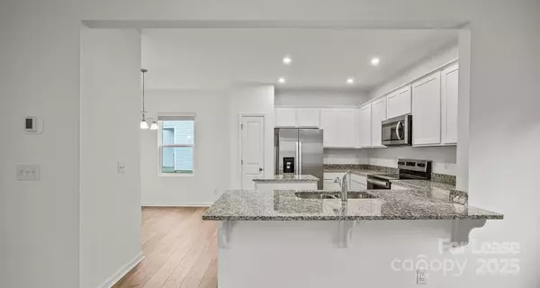 Charlotte, NC 28214,11028 Wickenden WAY #33