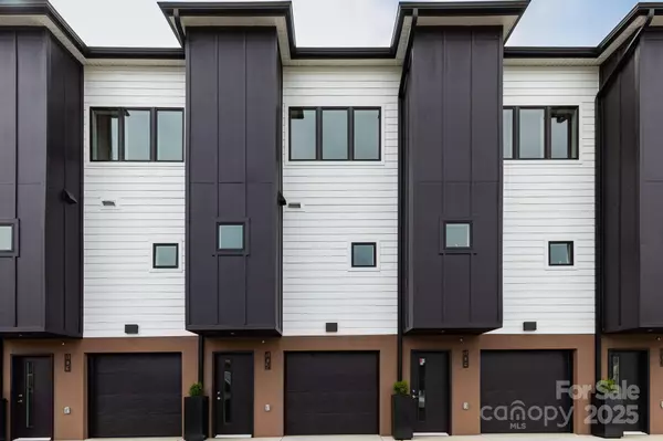 3 Lee Garden LN #104, Asheville, NC 28801