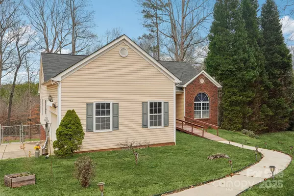 Statesville, NC 28677,132 Grayrock DR