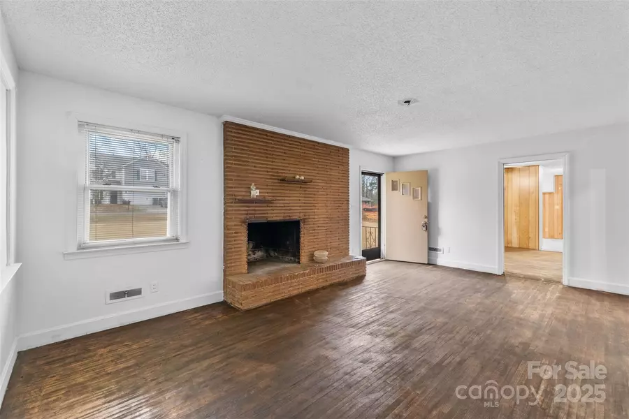 326 Neal DR, Charlotte, NC 28213