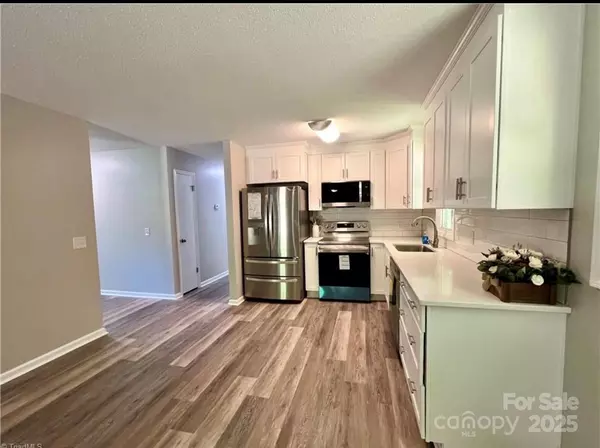 Wilkesboro, NC 28697,276 Country Club RD