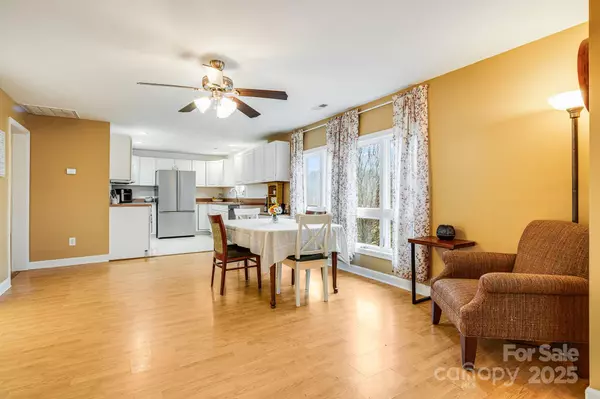 Brevard, NC 28712,195 Whitmire RD