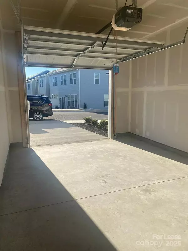 Hendersonville, NC 28792,17 Cedar Hill RD