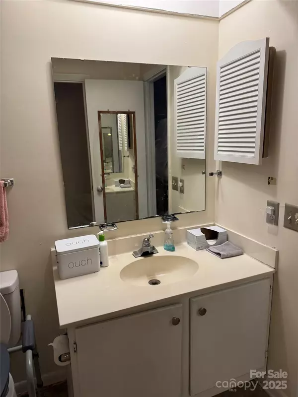 Charlotte, NC 28270,819 Sardis Cove DR