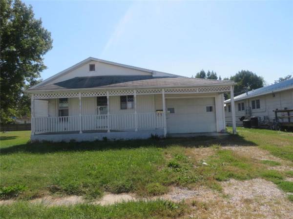 717 W 2nd South, Carlinville, IL 62626