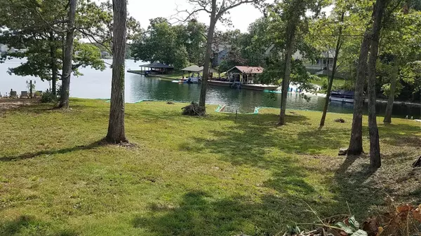 9 Sherman CT #LAKEFRONT Lot 6, Sec 4, concrete SEAWALL, Hillsboro, MO 63050