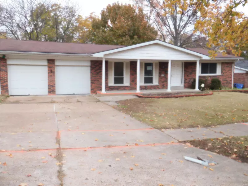 3725 Seville DR, Florissant, MO 63033