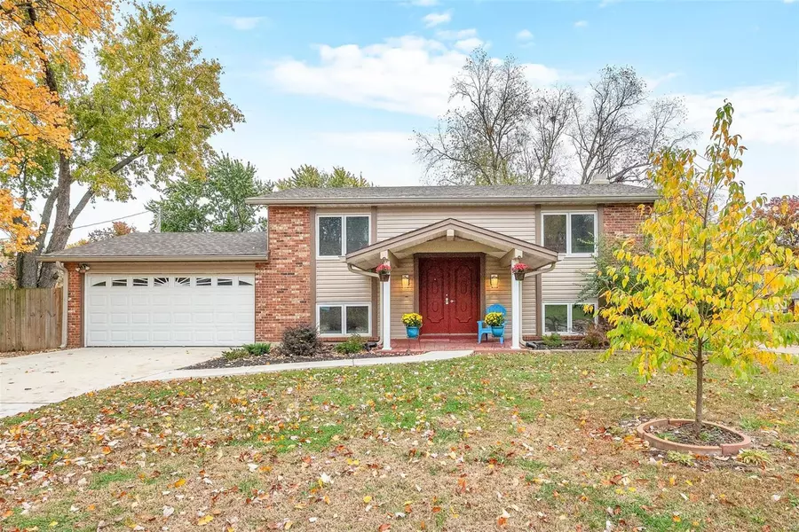 1704 Marsha LN, Maryland Heights, MO 63043