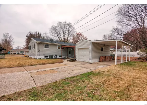 Florissant, MO 63031,35 Sally DR