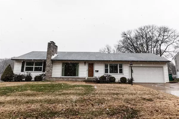 451 Linum LN, Webster Groves, MO 63119