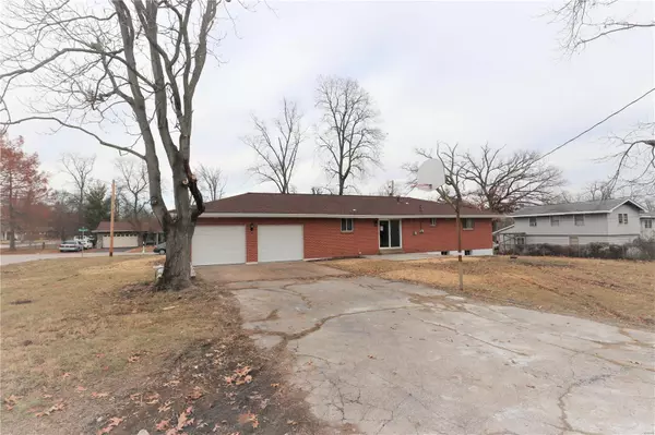 Unincorporated, MO 63366,310 Raymond DR