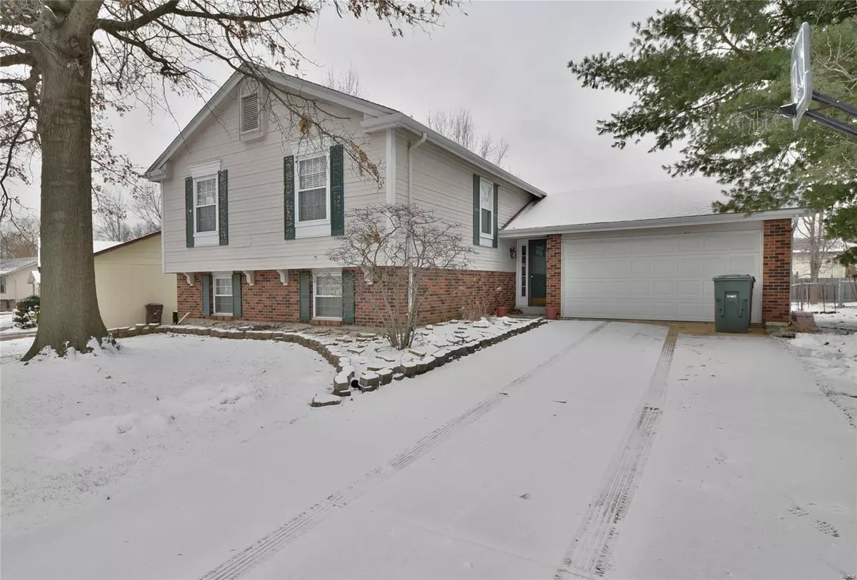 St Peters, MO 63376,10 Crescent Woods DR