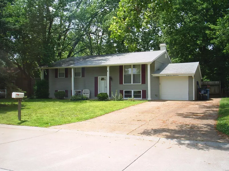 2723 Beverly DR, Maryland Heights, MO 63043