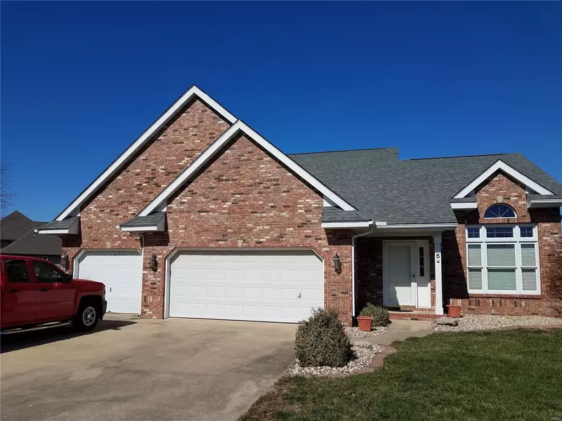 5 Glenmoor CT, Bethalto, IL 62010