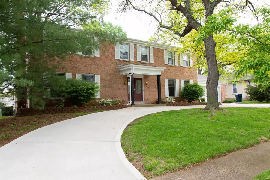 9036 Laurel Crest DR, St Louis, MO 63126