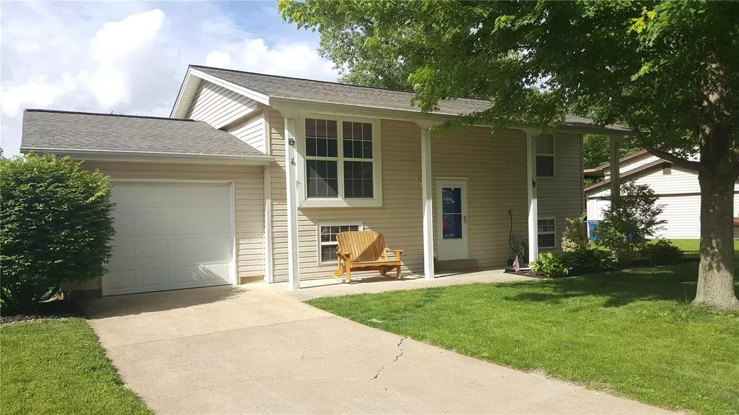 18 Creekwood DR, St Peters, MO 63376