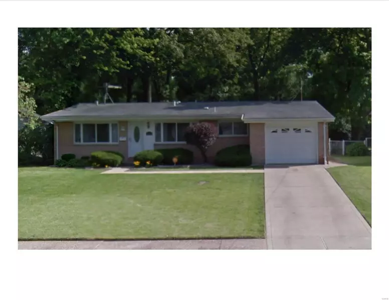 2610 N Waterford DR, Florissant, MO 63033